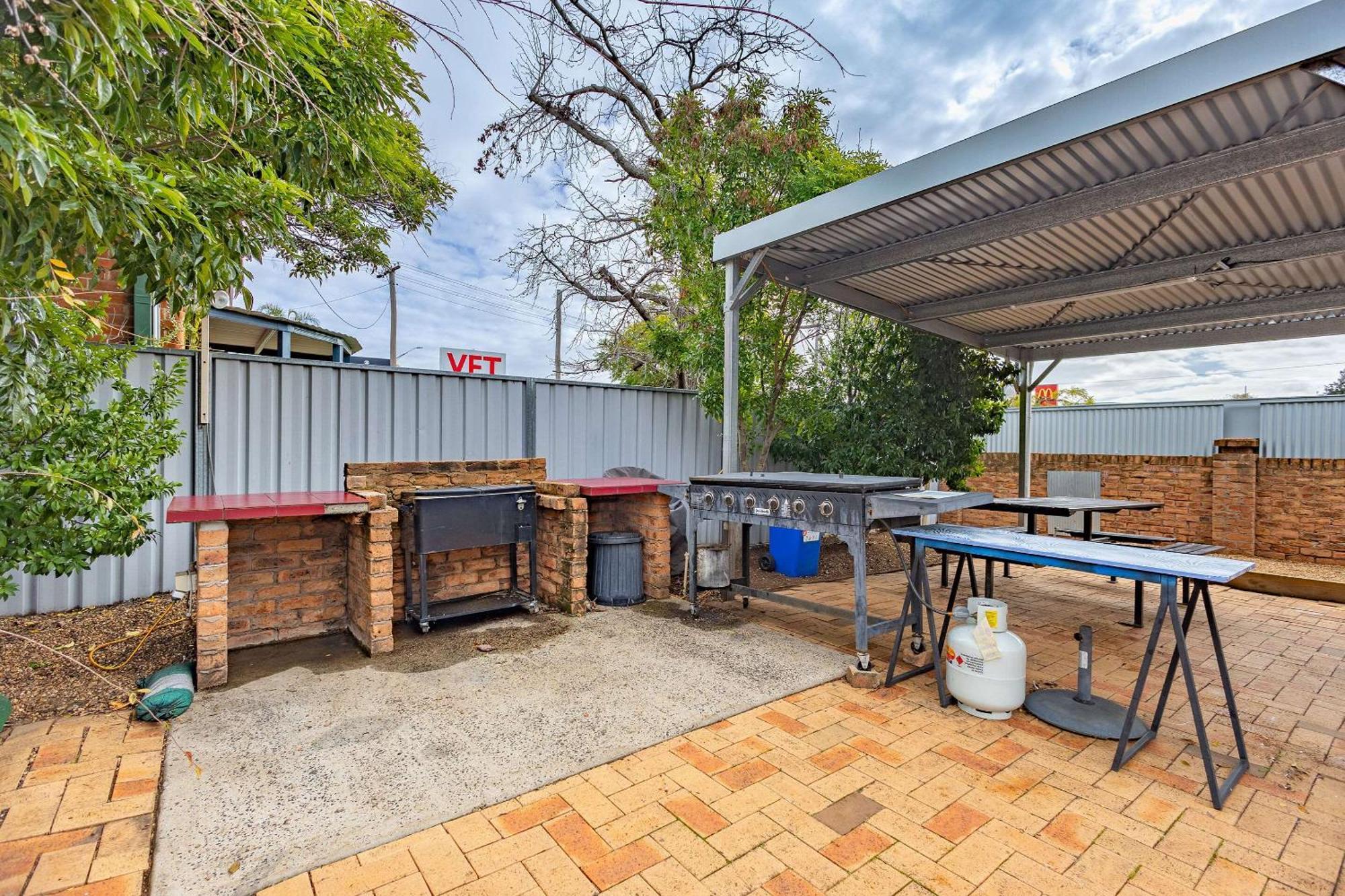 Comfort Inn Shearing Shed Anafi Exterior foto